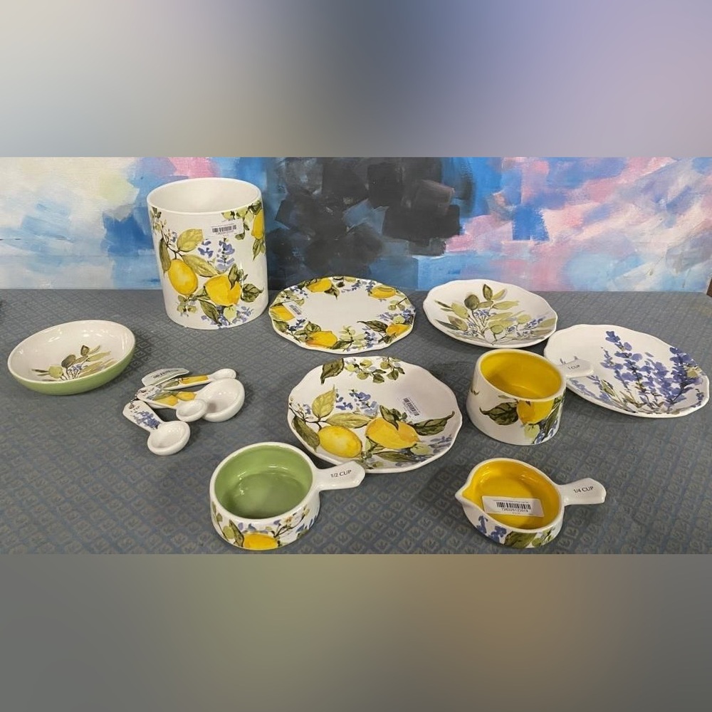 New Lemon Grove WMC  7 Salad/Dessert plates, + miscellaneous kitchen decor items